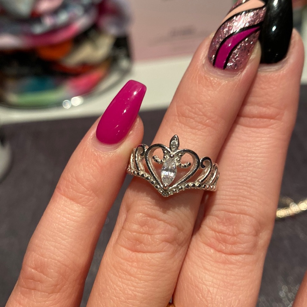 Heart crown ring